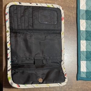 Kavu Arrow Print Cream Organizer